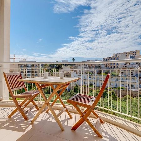 Modern Apartment Steps From Balluta Bay Sliema Bagian luar foto