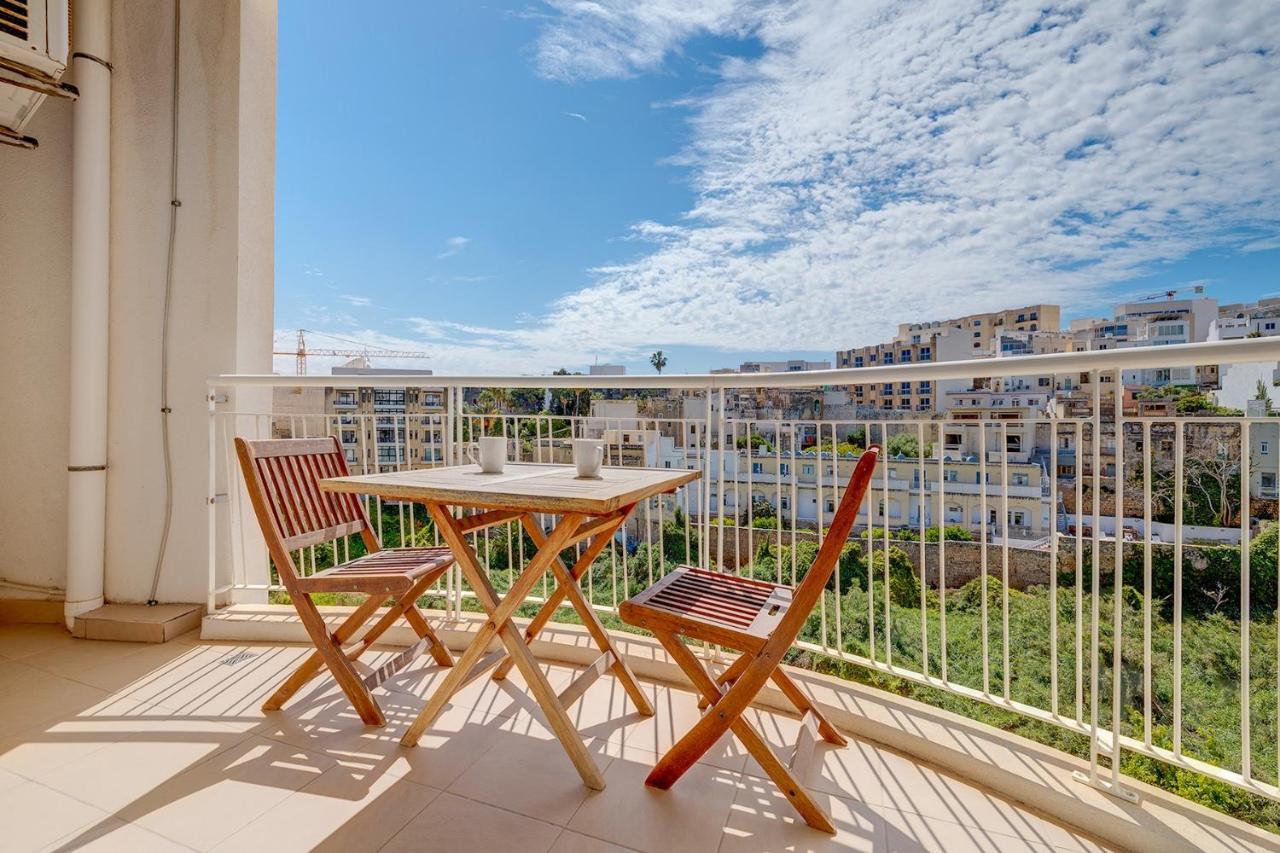 Modern Apartment Steps From Balluta Bay Sliema Bagian luar foto
