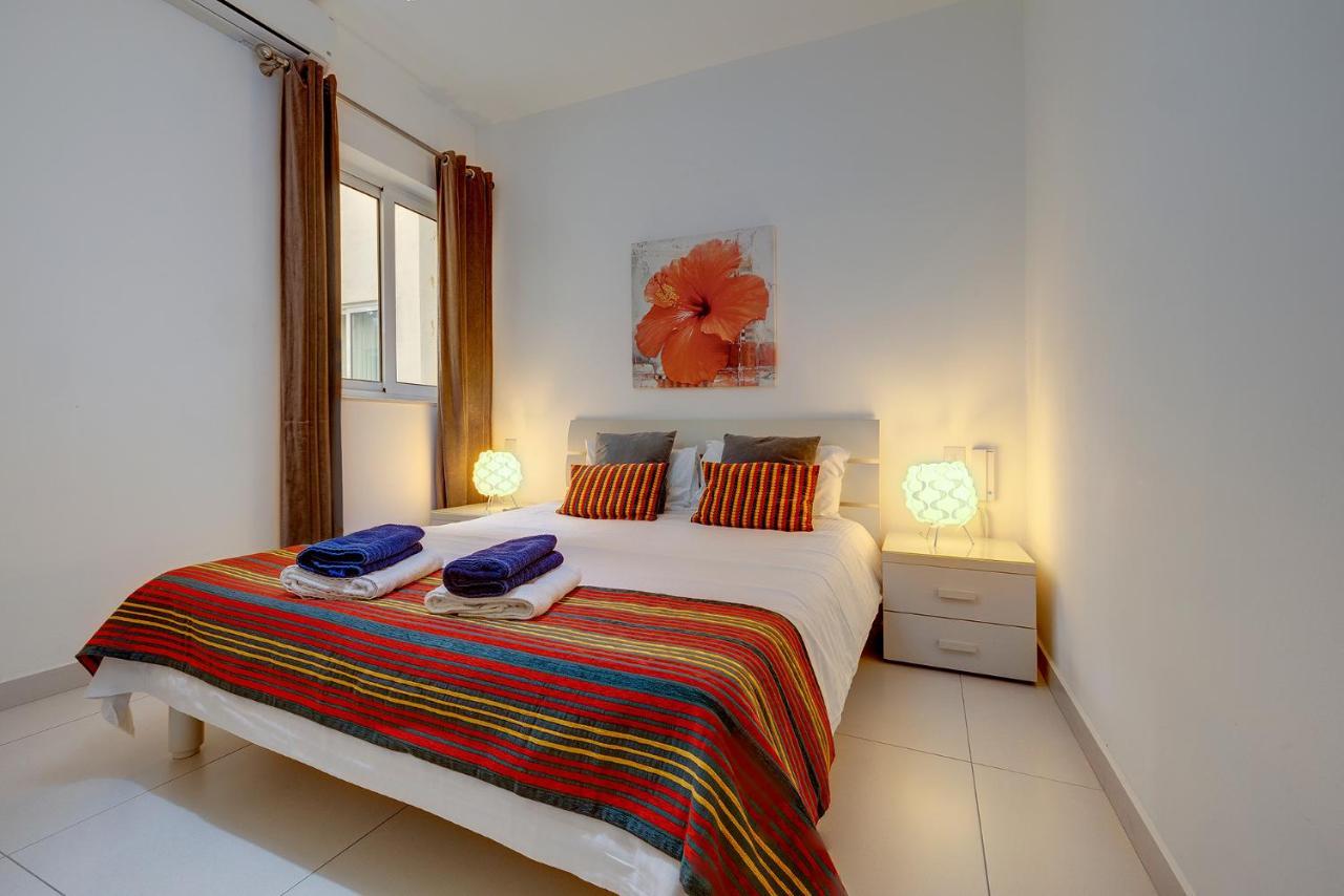 Modern Apartment Steps From Balluta Bay Sliema Bagian luar foto