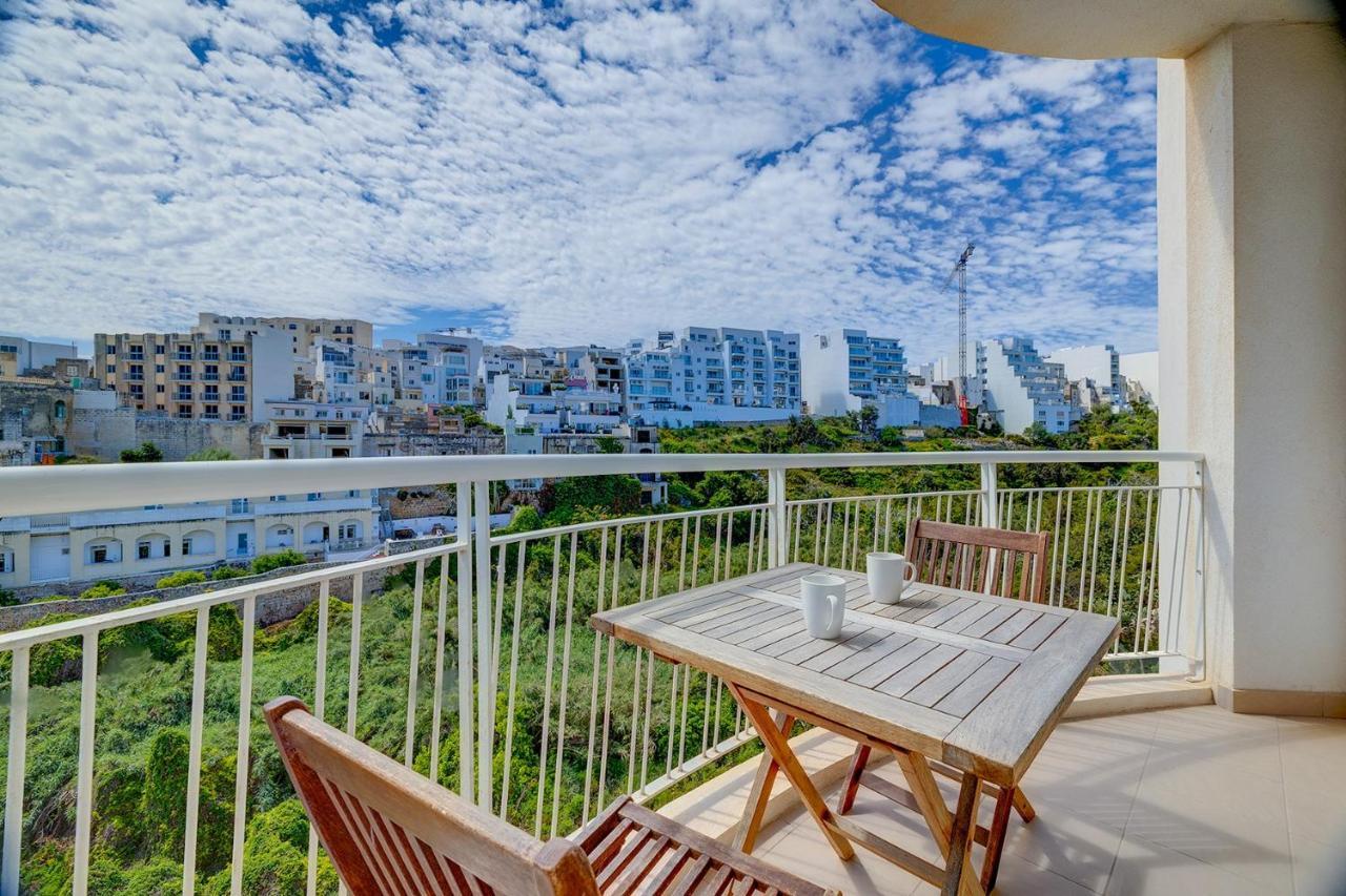 Modern Apartment Steps From Balluta Bay Sliema Bagian luar foto