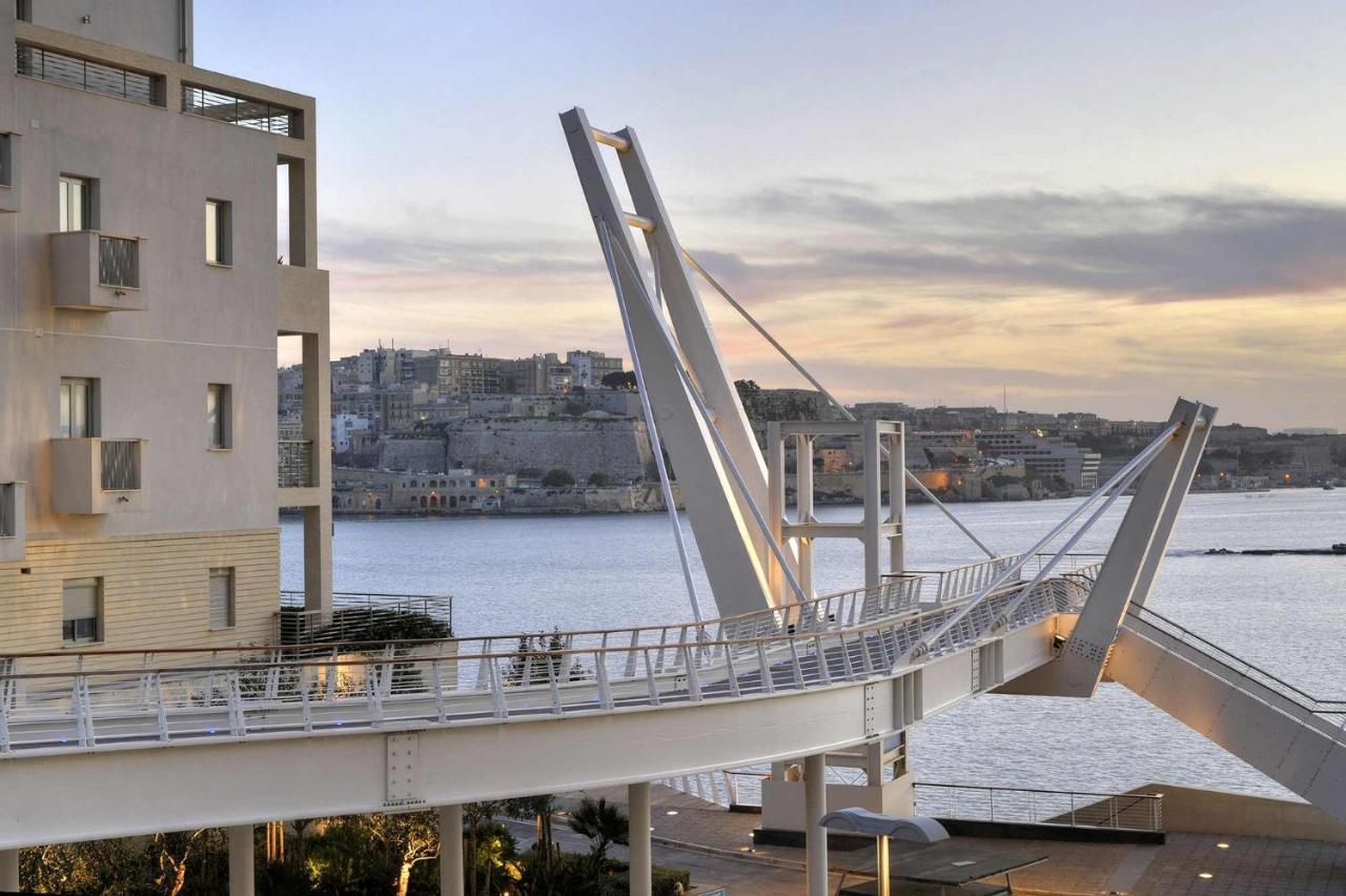 Modern Apartment Steps From Balluta Bay Sliema Bagian luar foto